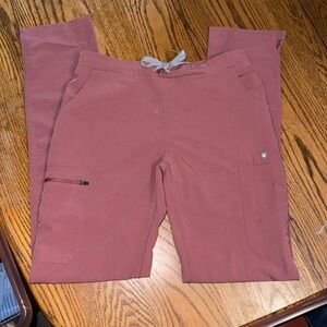 Size Small Tall Figs Yola scrub bottoms in Mauve